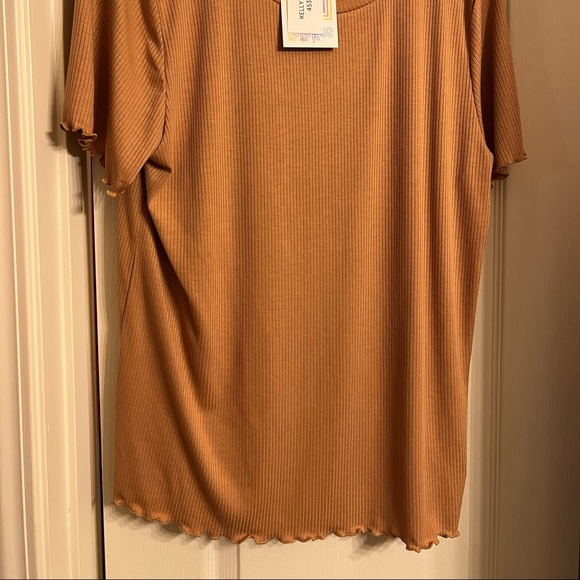 NWT LulaRoe Kelly top in solid Carmel - Picture 2 of 3
